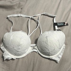 La Senza Beyond Cleavage cross back front clasp bra